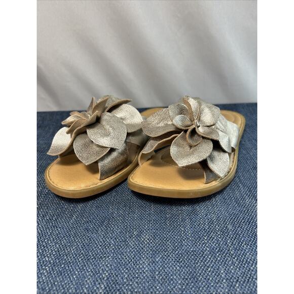 BOC Born Womens 6 Kaisa Flower Leather Slide Sandal Metallic Champagne - Picture 1 of 14